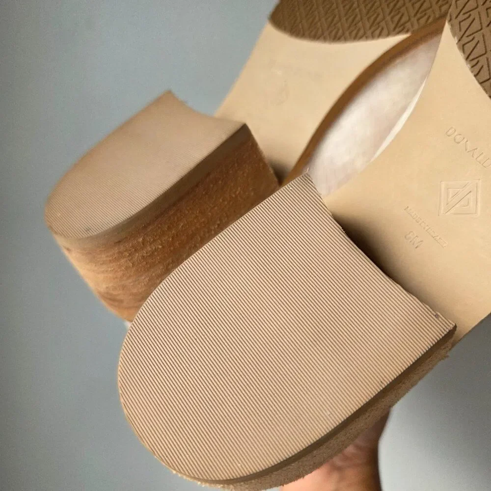NEVER WORN LIKE NEW DONAL J PLINER BONE WHITE LEATHER /TAN MARISOL BOOTIES 8M